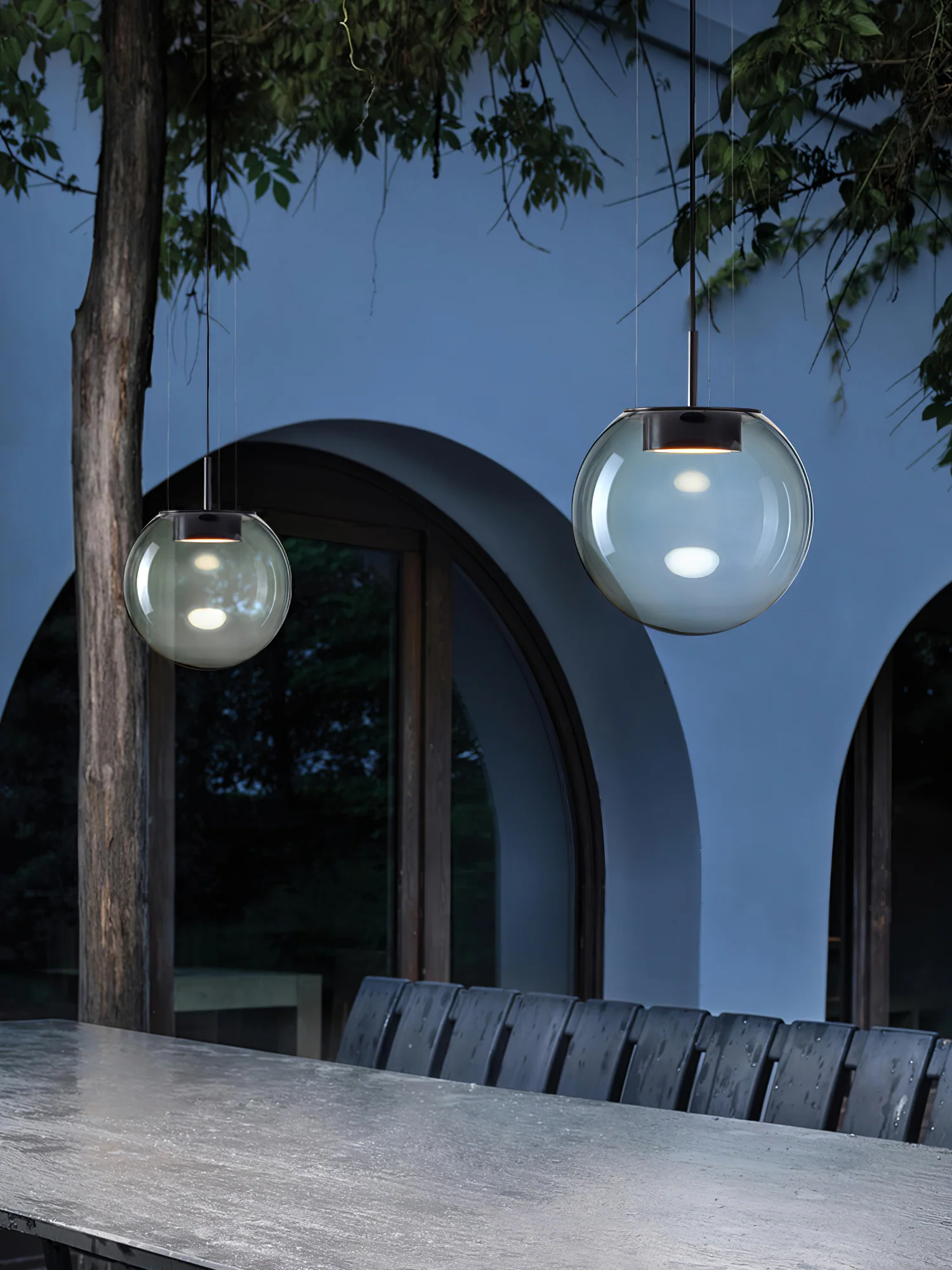 Moderne LED-Pendelleuchte mit Glas und Metall 5