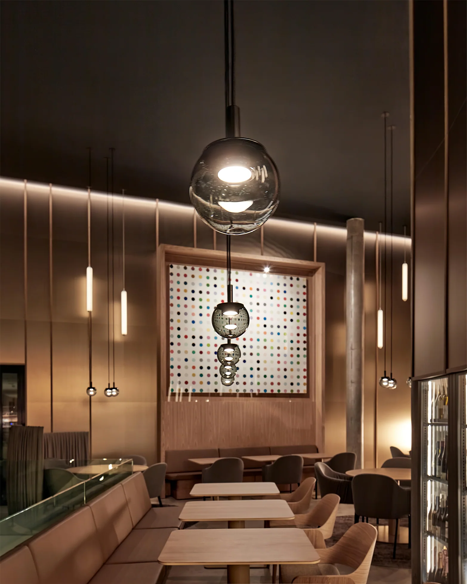 Moderne LED-Pendelleuchte mit Glas und Metall 6