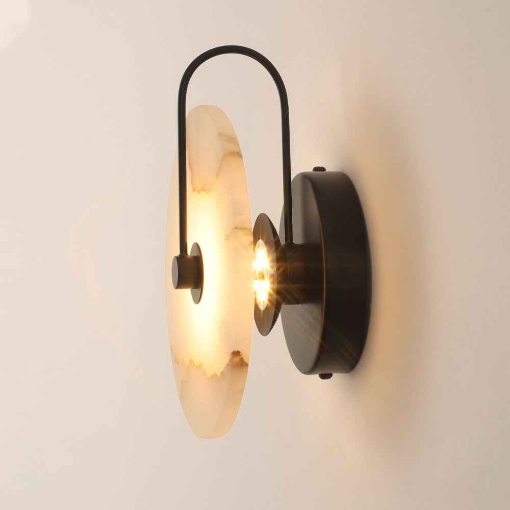 Moderne LED-Wandlampe mit Marmordesign