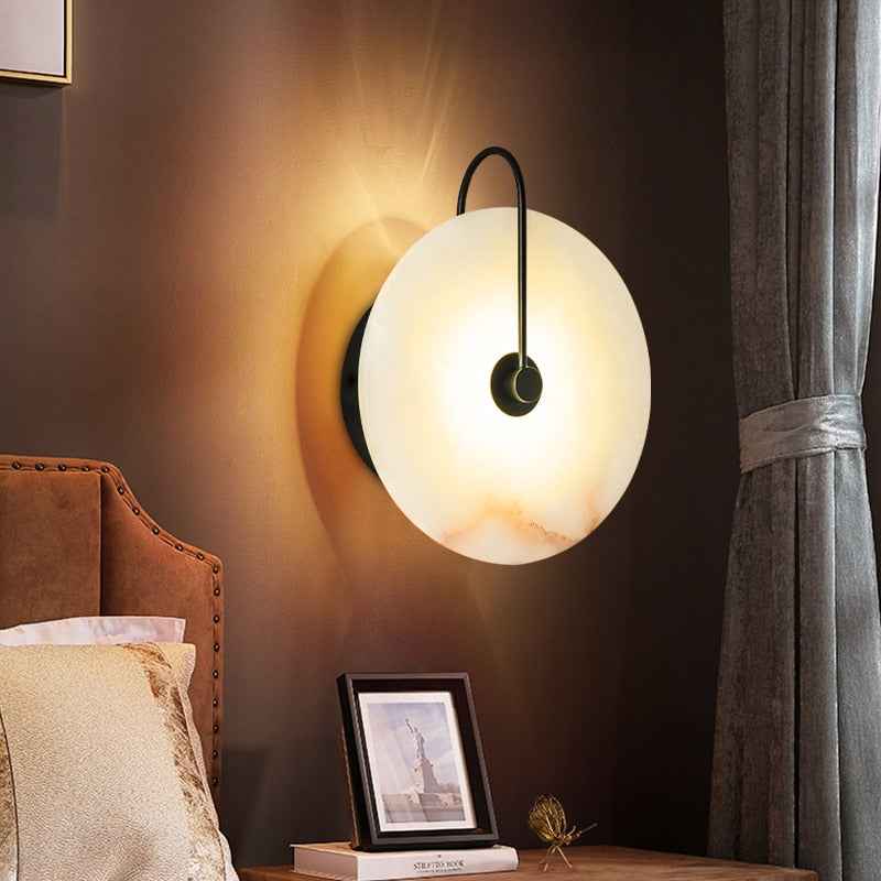 Moderne LED-Wandlampe mit Marmordesign