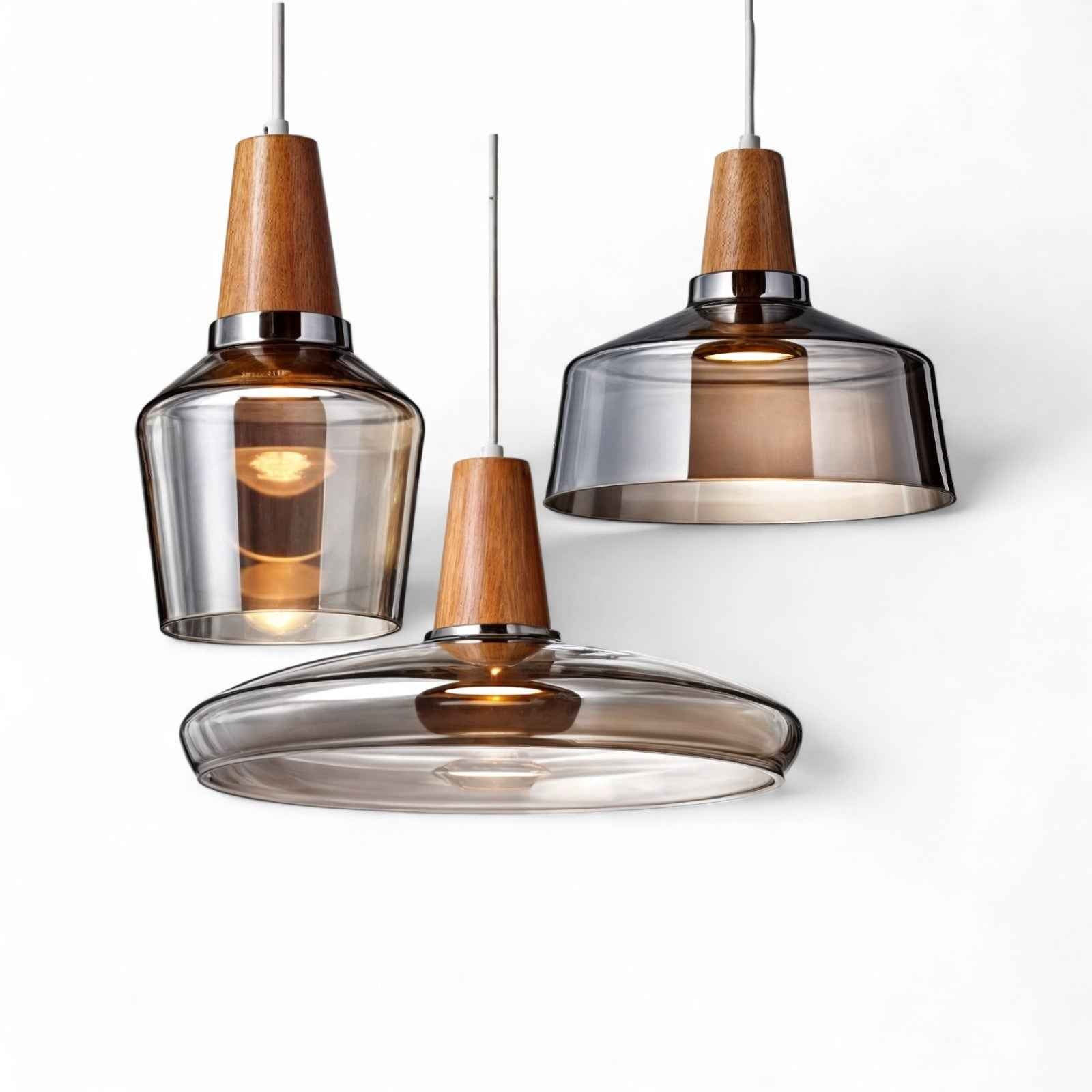 Moderne Pendelleuchte mit Holzfuß