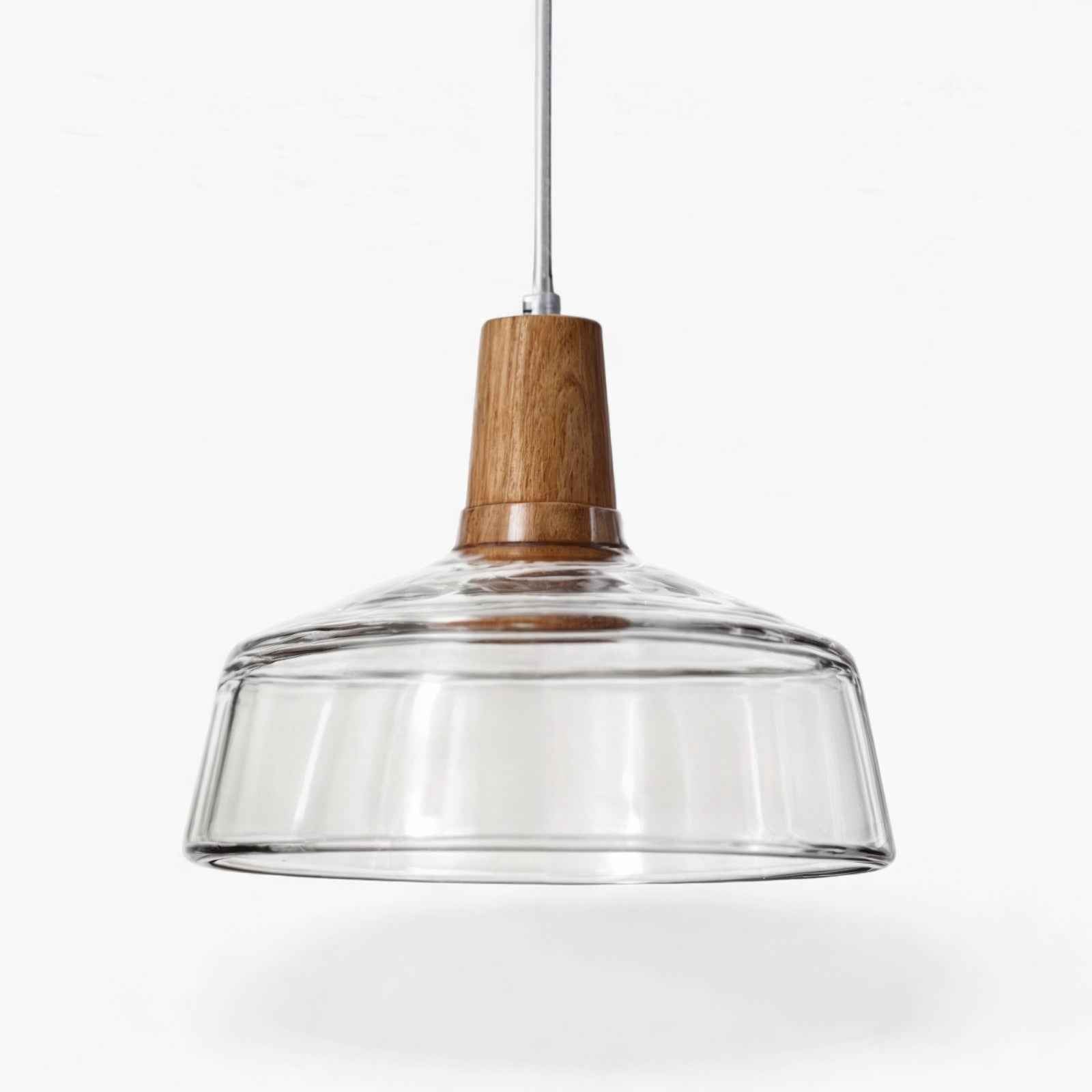 Moderne Pendelleuchte mit Holzfuß