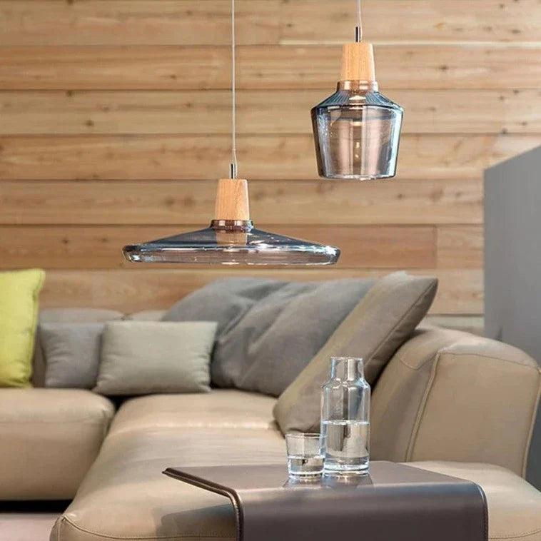 Moderne Pendelleuchte mit Holzfuß 5