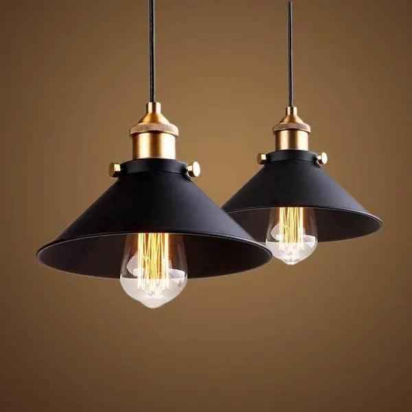 Moderne Pendelleuchte mit Schwarz-Gold Finish