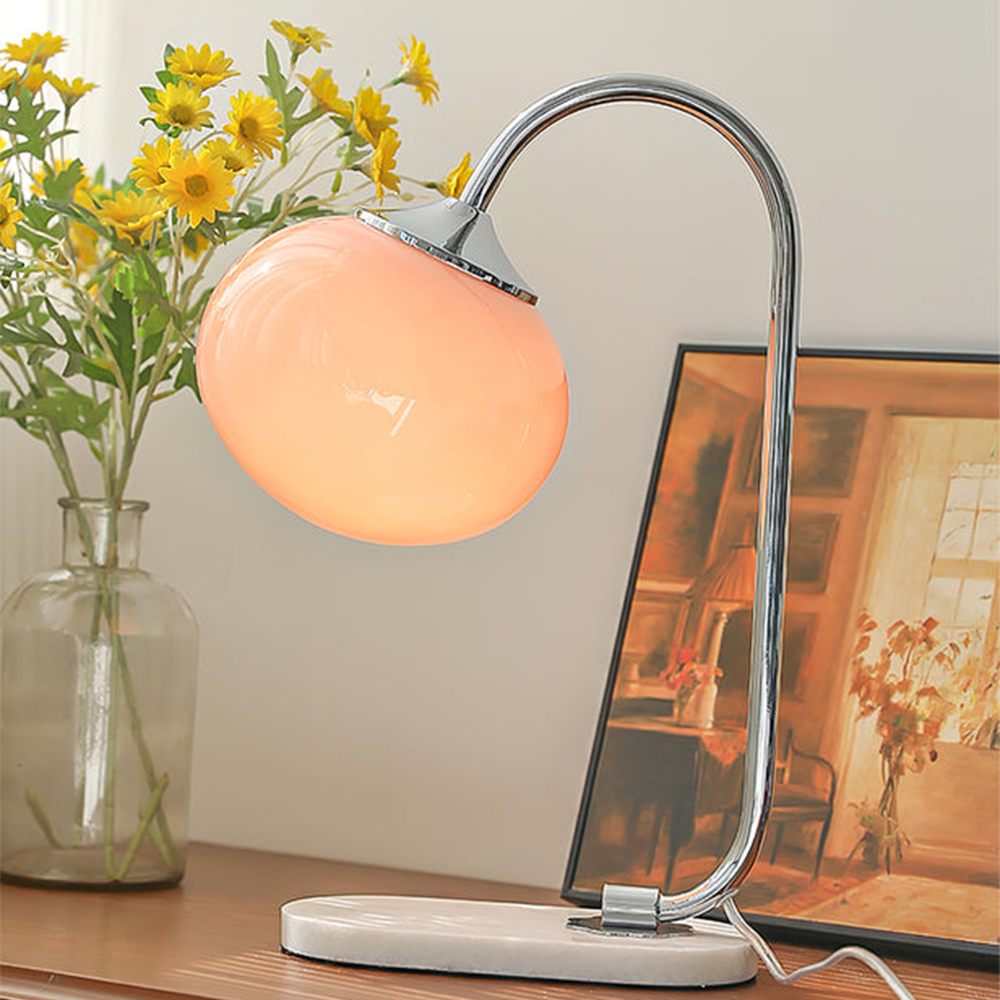 Moderne Tischlampe aus Metall und Glas 10