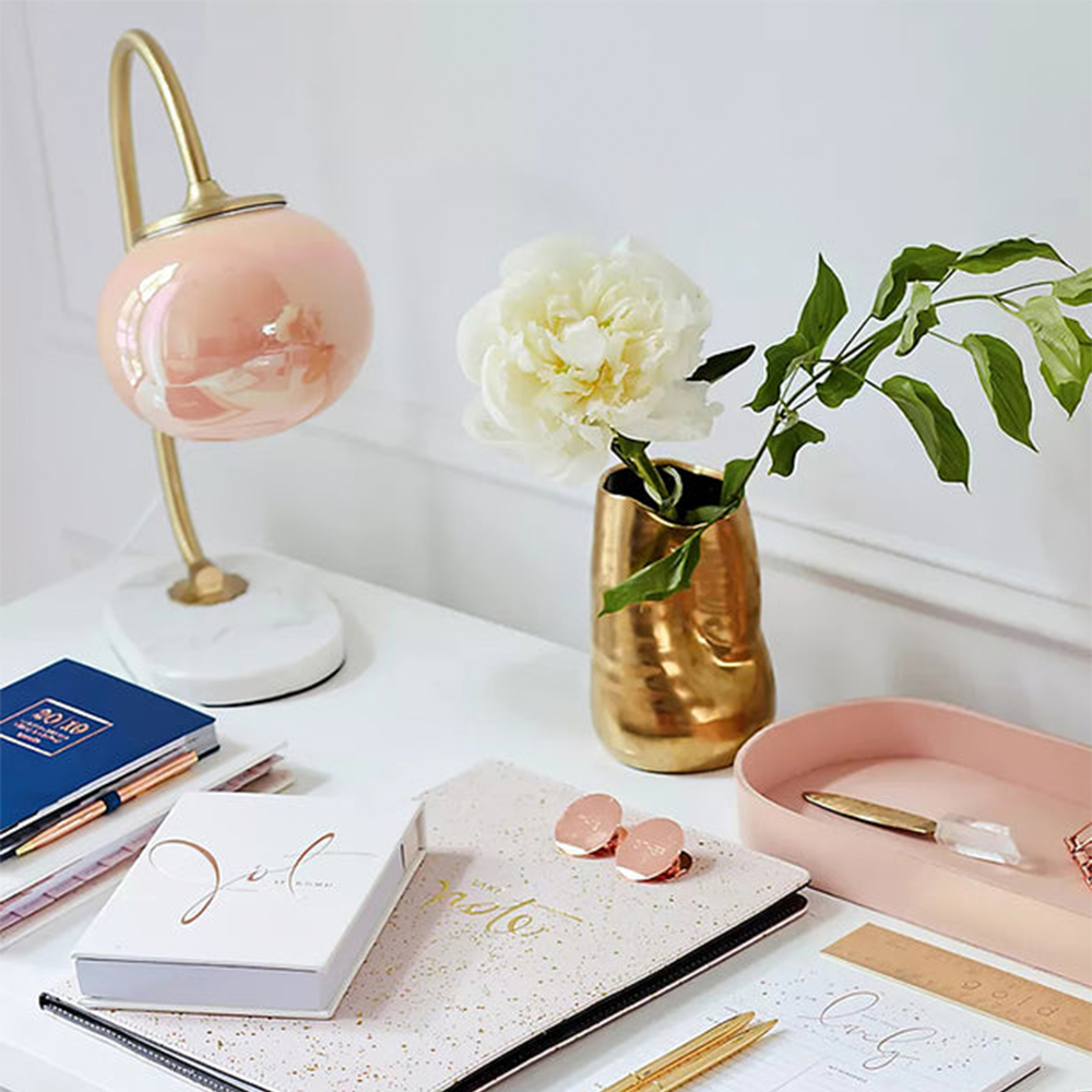 Moderne Tischlampe aus Metall und Glas