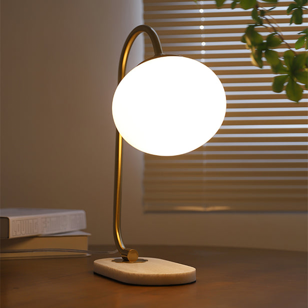 Moderne Tischlampe aus Metall und Glas 8