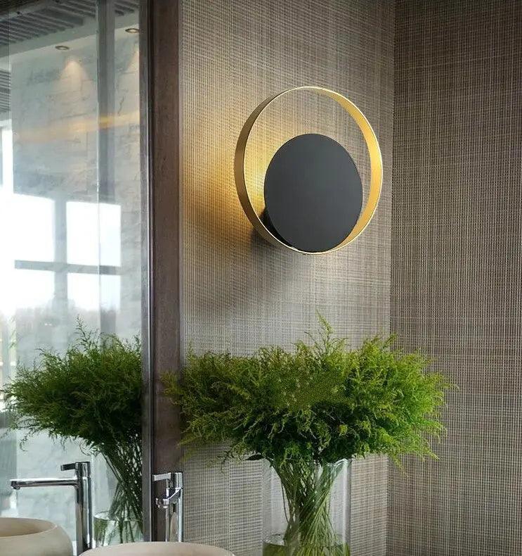 Moderne Wandleuchte in Gold und Schwarz 4