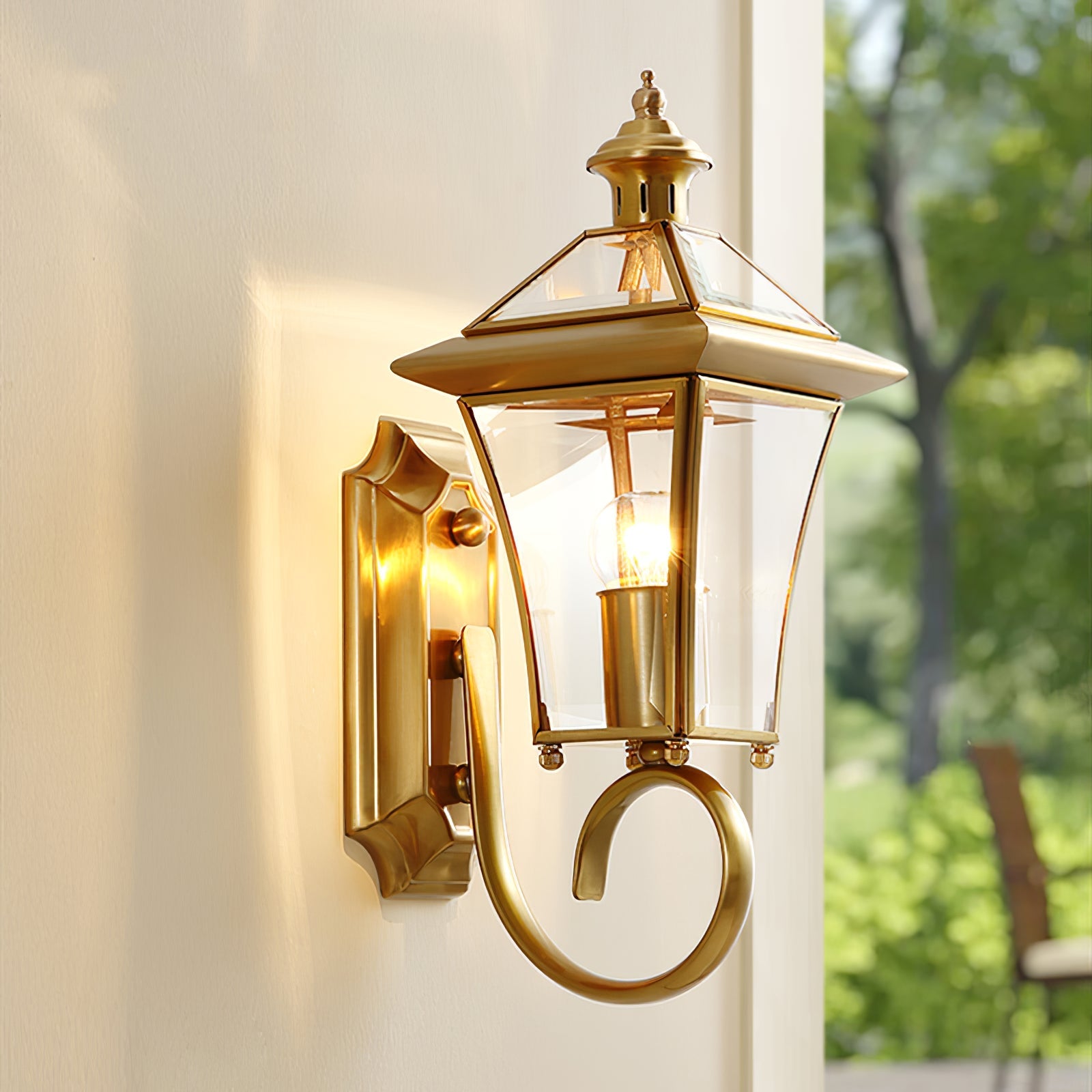 Olivara - Charmante Retro Außenwandleuchte für einen stilvollen und stimmungsvollen Garten Steigern Sie Ihre Außenbeleuchtung mit dieser eleganten Messinglampe