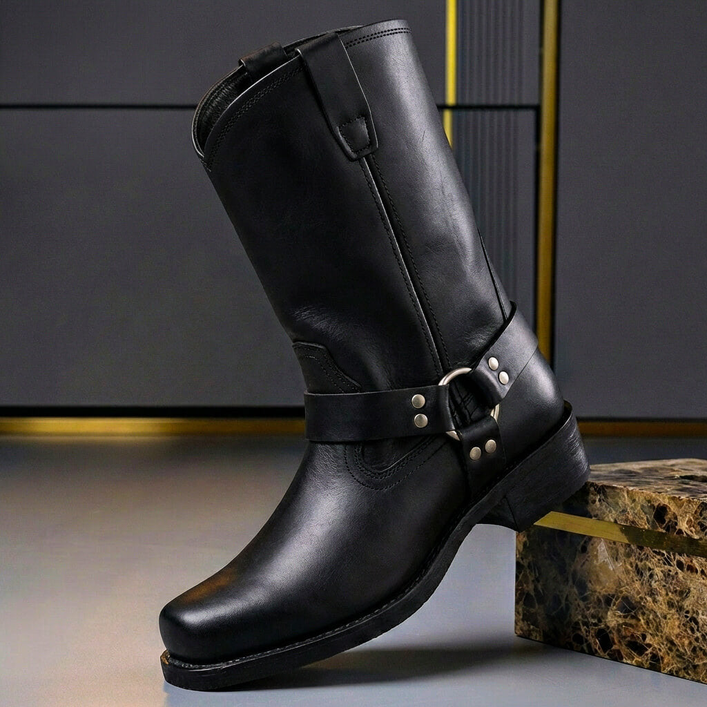 Herren Westernstiefel mit Riemen und Metalldetails