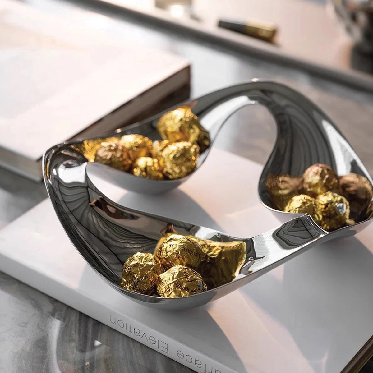 Dekorativer Plateau Nuvola – Elegantes Zubehör zur perfekten Aufwertung Ihrer Innenräume