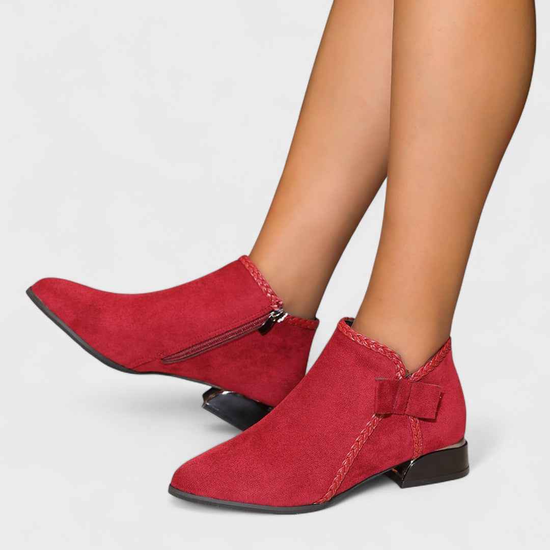 Stilvolle moderne gestrickte Stiefel für täglich Eleganz
