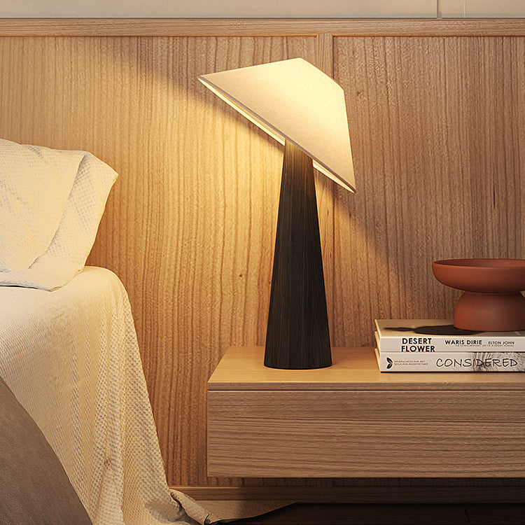 Caelistra - elegante japanische Wabi Sabi Steh- und Tischlampe für eine ruhige und stilvolle Atmosphäre