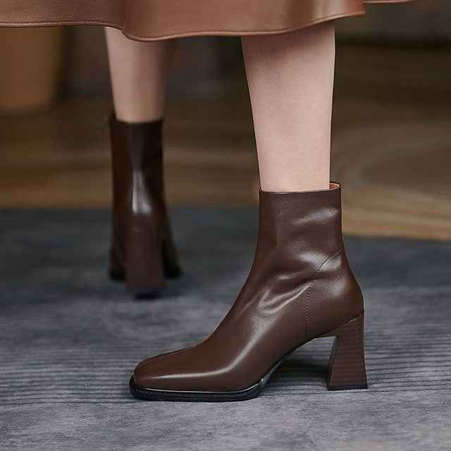 Stilvolle knöchelhohe Schuhe mit eleganter Blockabsatz