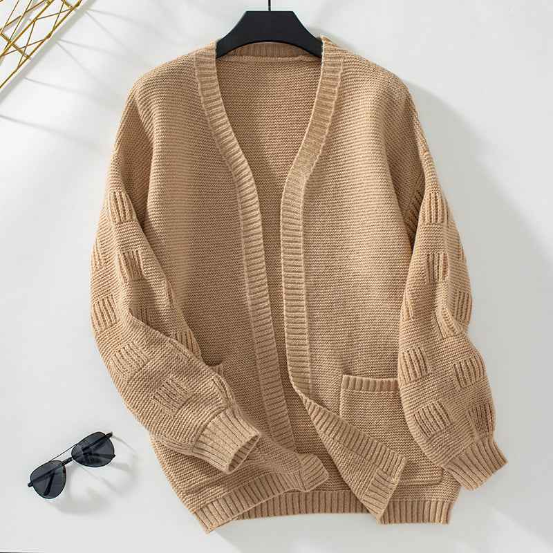 Locker geschnittene einfarbige Langarm-Strickjacke