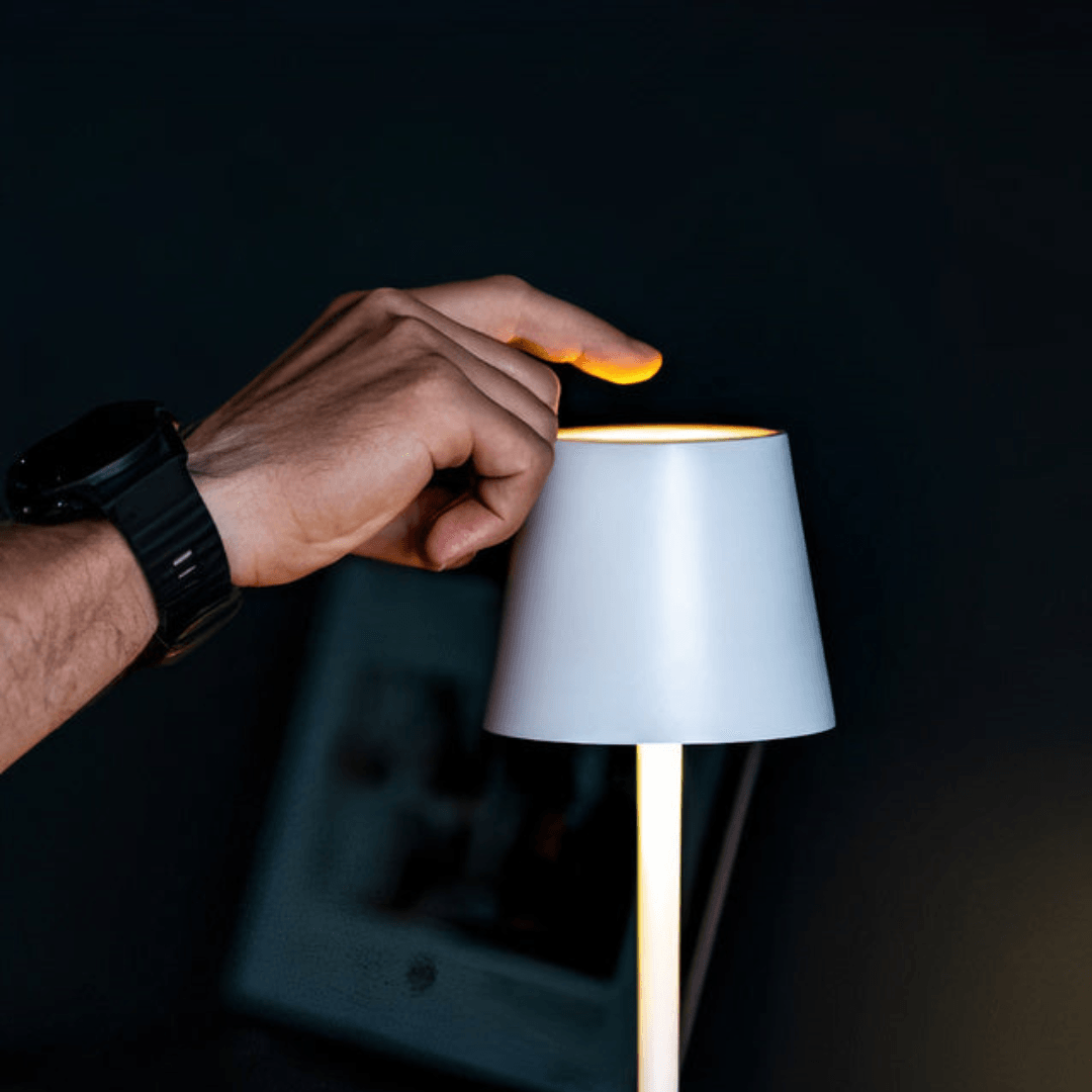 ModerneLED-Tischlampe mit Touchsteuerung und dimmbarem Licht