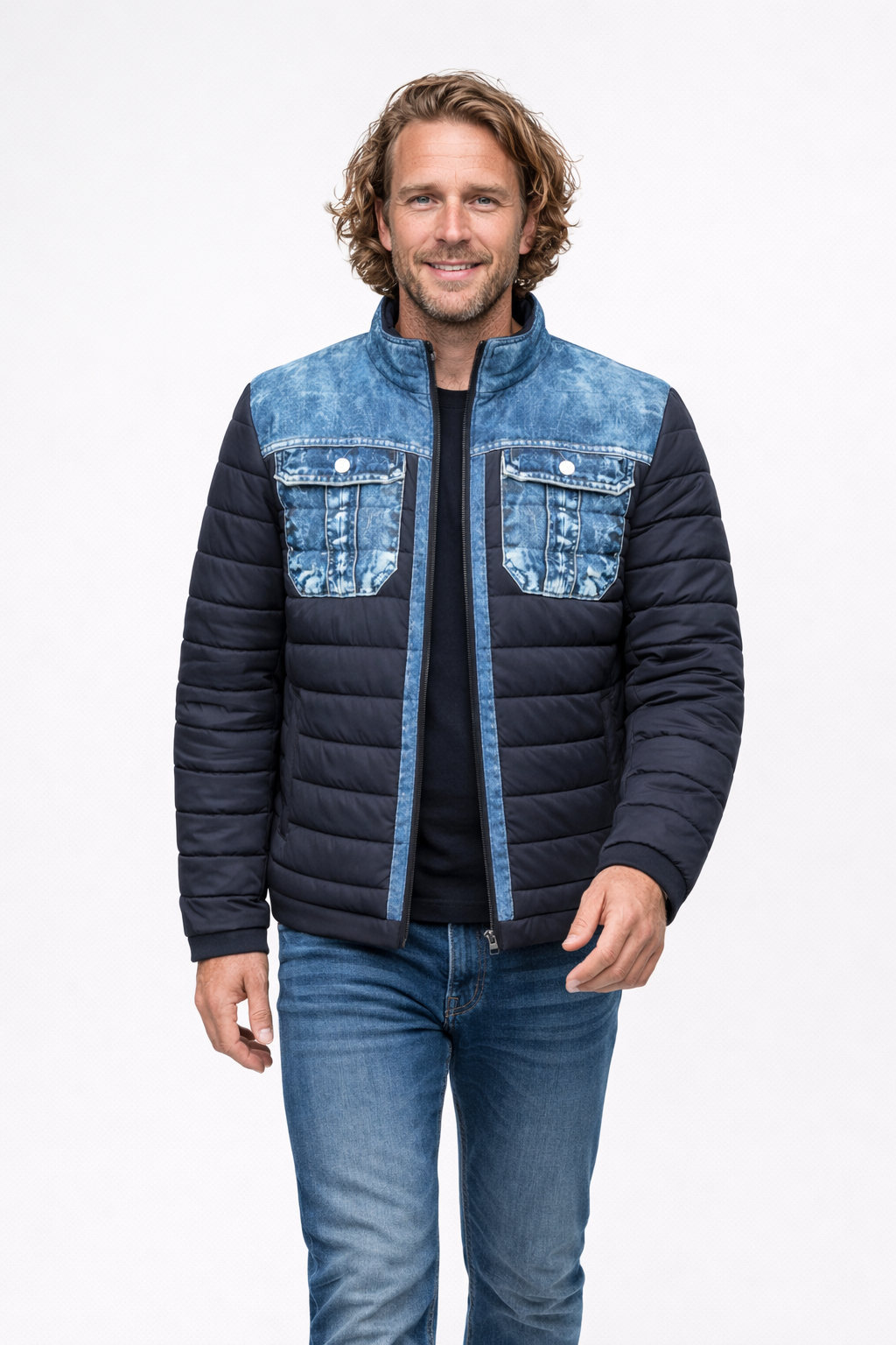 Jacke im klassischen Denim-Look mit doppelter Lage – zeitloser Stil und zusätzlicher Komfort