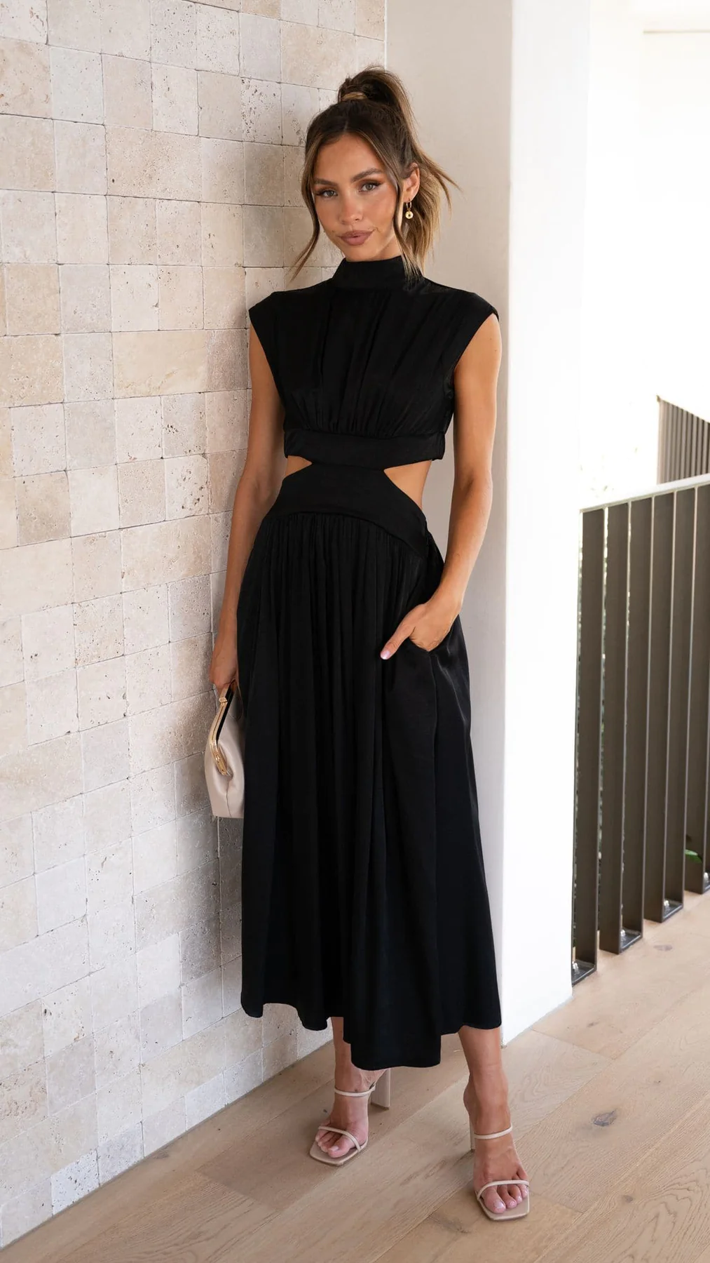 Quincy | Elegantes Midikleid mit Cut-Out-Detail und Taschen