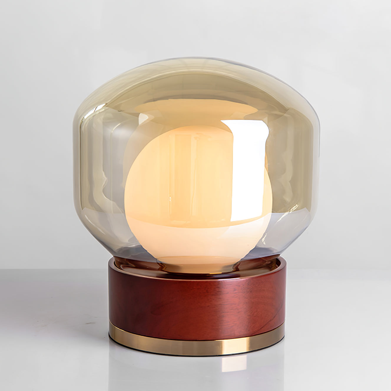 Moderner Tischleuchte mit Metallbasis und Glasschirm | Elegante LED-Beleuchtung