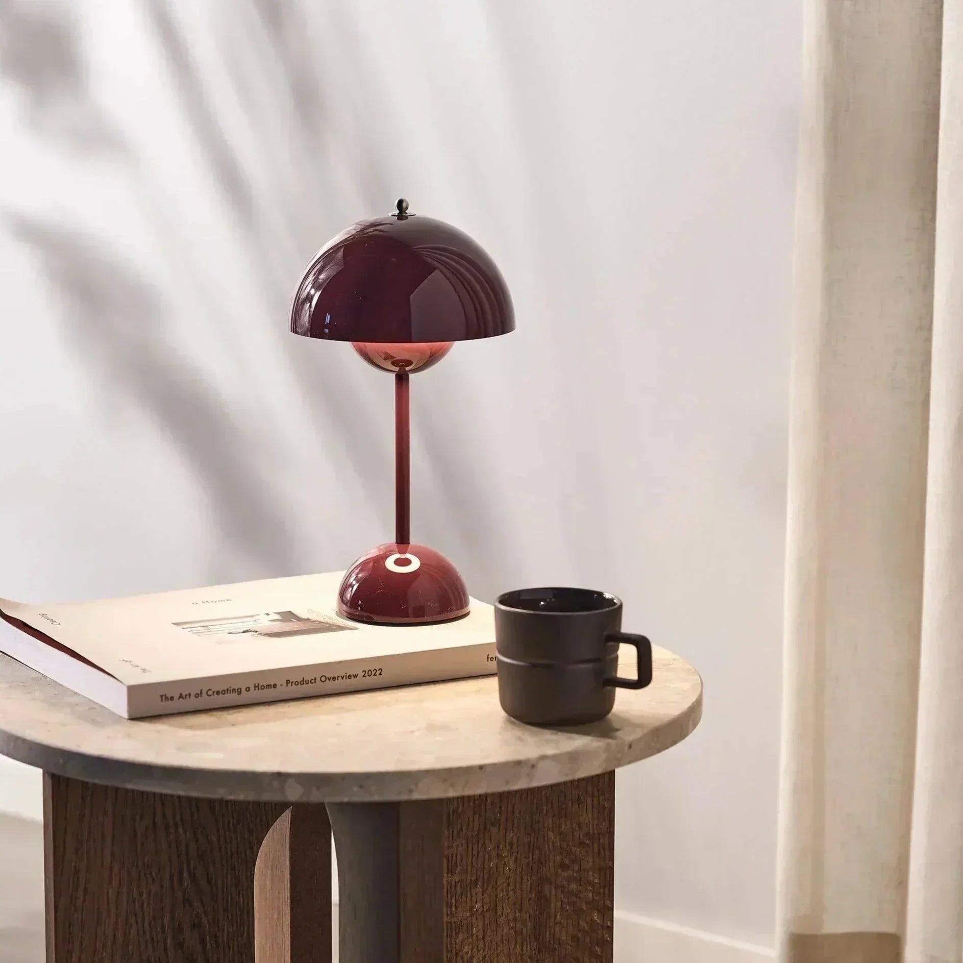 Moderne LED-Tischlampe mit skandinavischer verstellbarer Beleuchtung für eine elegante Atmosphäre