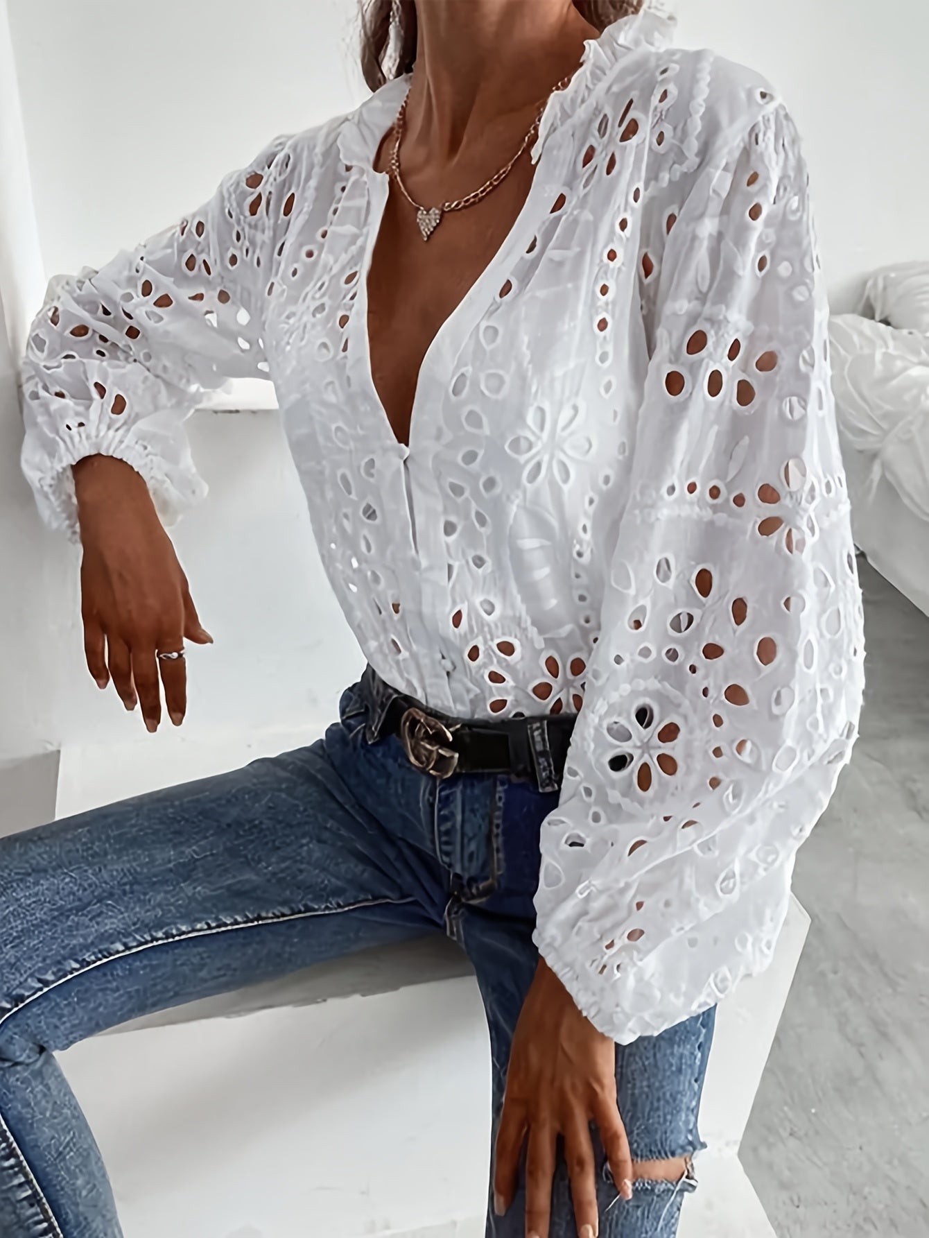 Roselina – Bestickte Langarm-Bluse mit Lochmuster 4