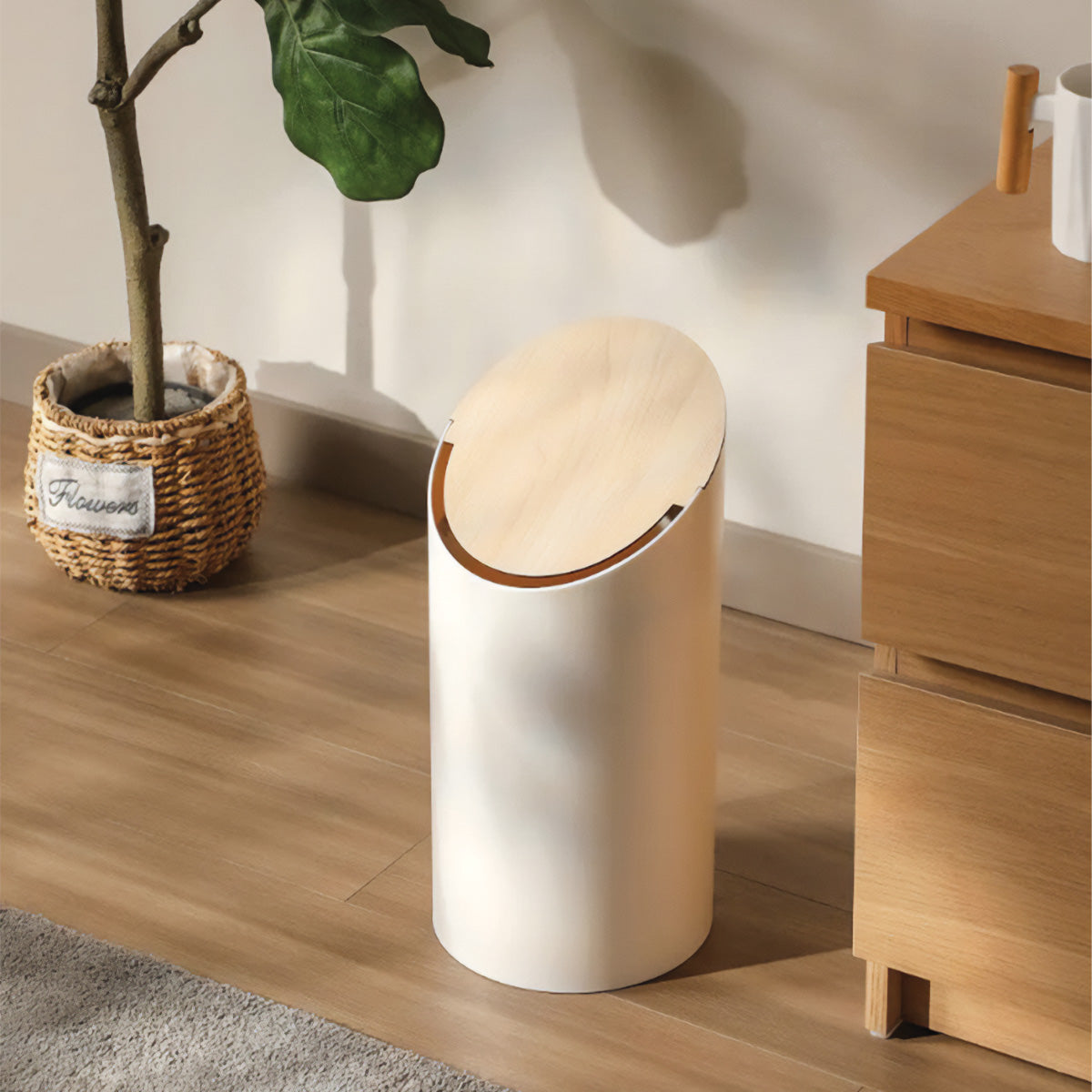 Geneigter Ahorn-Mülleimer – Modernes Holzdesign für eine elegante und stilvolle Abfallentsorgung