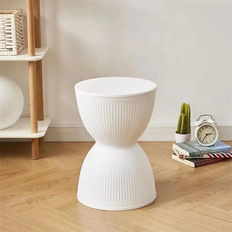 Valanira - Skandinavischer Kunststoff-Nachtisch mit elegantem Sanduhrdesign