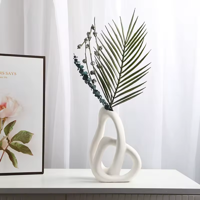 Zeitlose Keramikvase - Minimalistische Wohnaccessoires