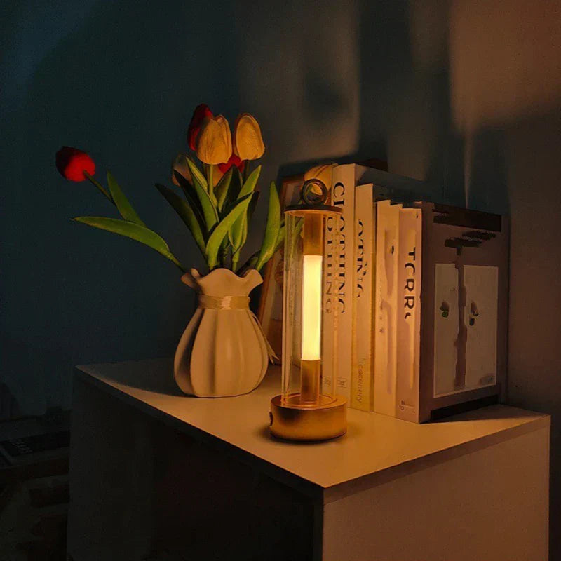 Wiederaufladbare Tischlampe mit Außenbeleuchtung für eine warme Atmosphäre