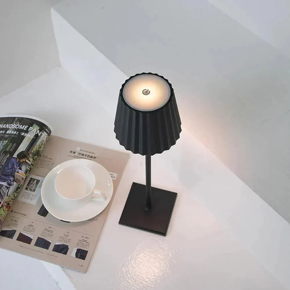 Tragbare kabellose LED-Tischlampe mit USB-Akkuaufladung und Dimmfunktion