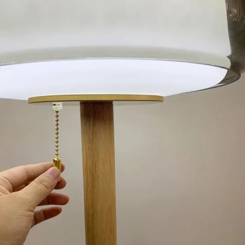 Nachttischlampe im nordischen Stil ParisianGlow für eine gemütliche Atmosphäre