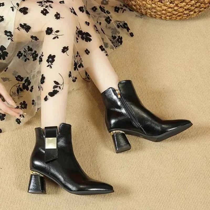 Sabrina | Elegante goldene Stiefeletten mit Absatz