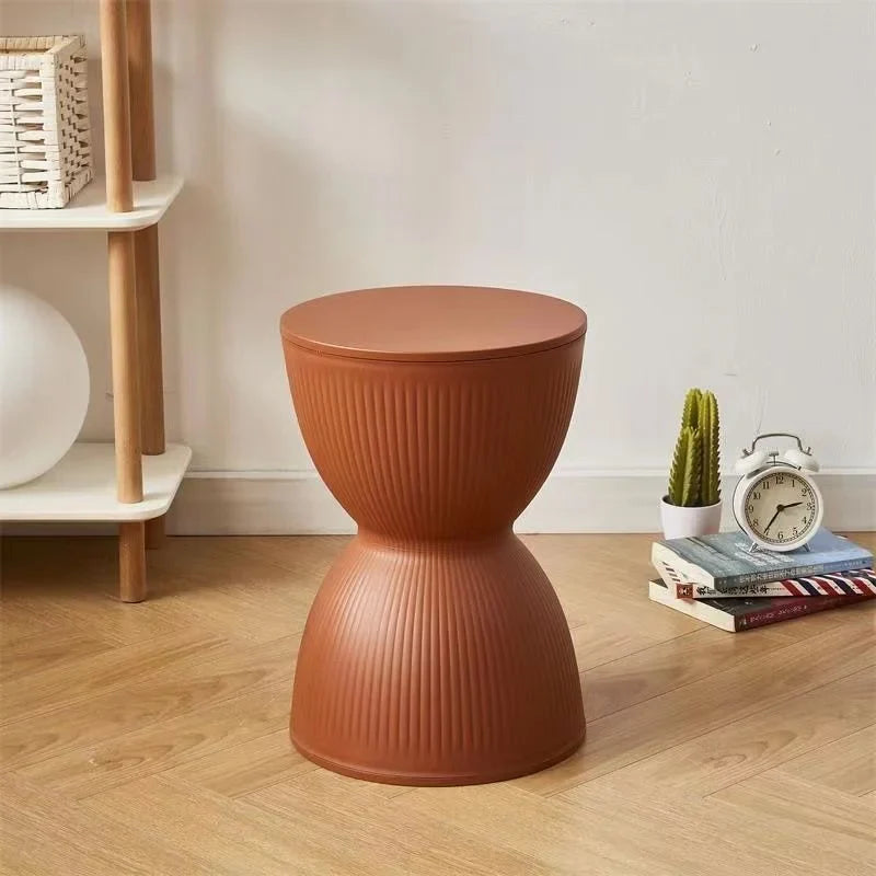 Valanira - Skandinavischer Kunststoff-Nachtisch mit elegantem Sanduhrdesign