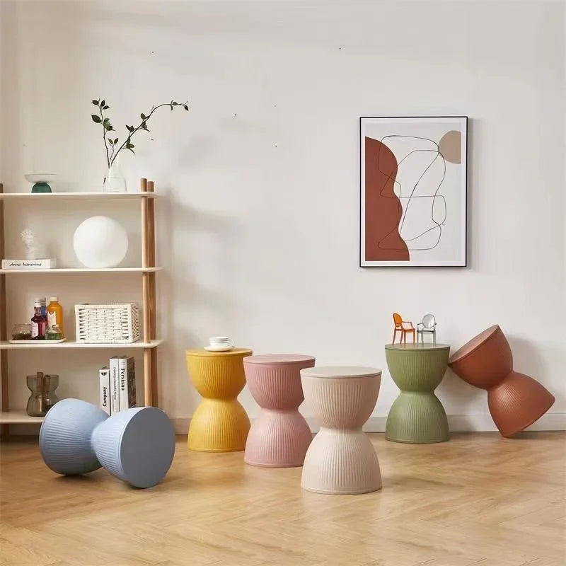Valanira - Skandinavischer Kunststoff-Nachtisch mit elegantem Sanduhrdesign