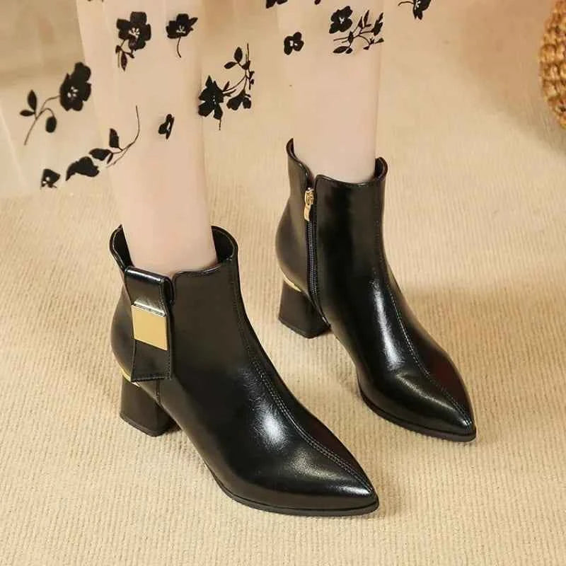 Sabrina | Elegante goldene Stiefeletten mit Absatz