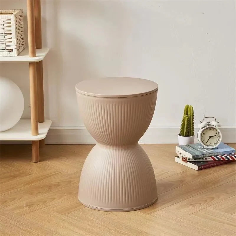 Valanira - Skandinavischer Kunststoff-Nachtisch mit elegantem Sanduhrdesign