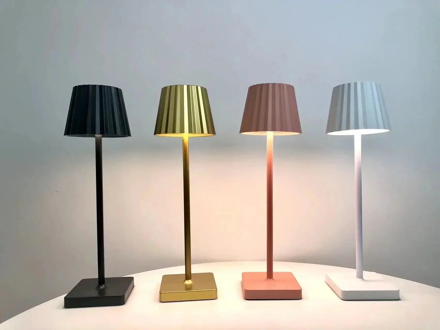 Tragbare kabellose LED-Tischlampe mit USB-Akkuaufladung und Dimmfunktion