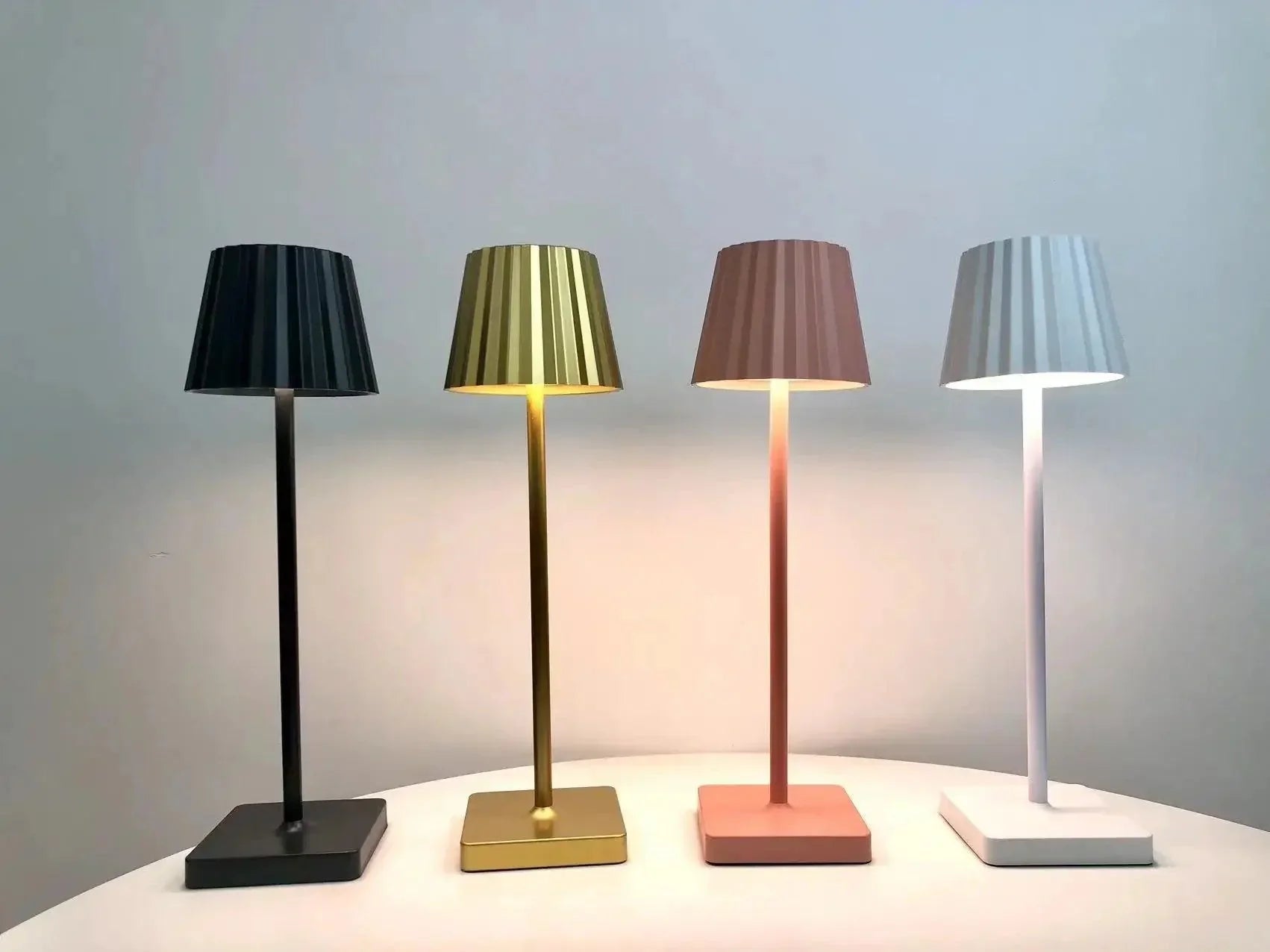 Kabellose wiederaufladbare LED-Tischlampe per USB, stufenlos dimmbar in elegantem Aluminiumlegierung