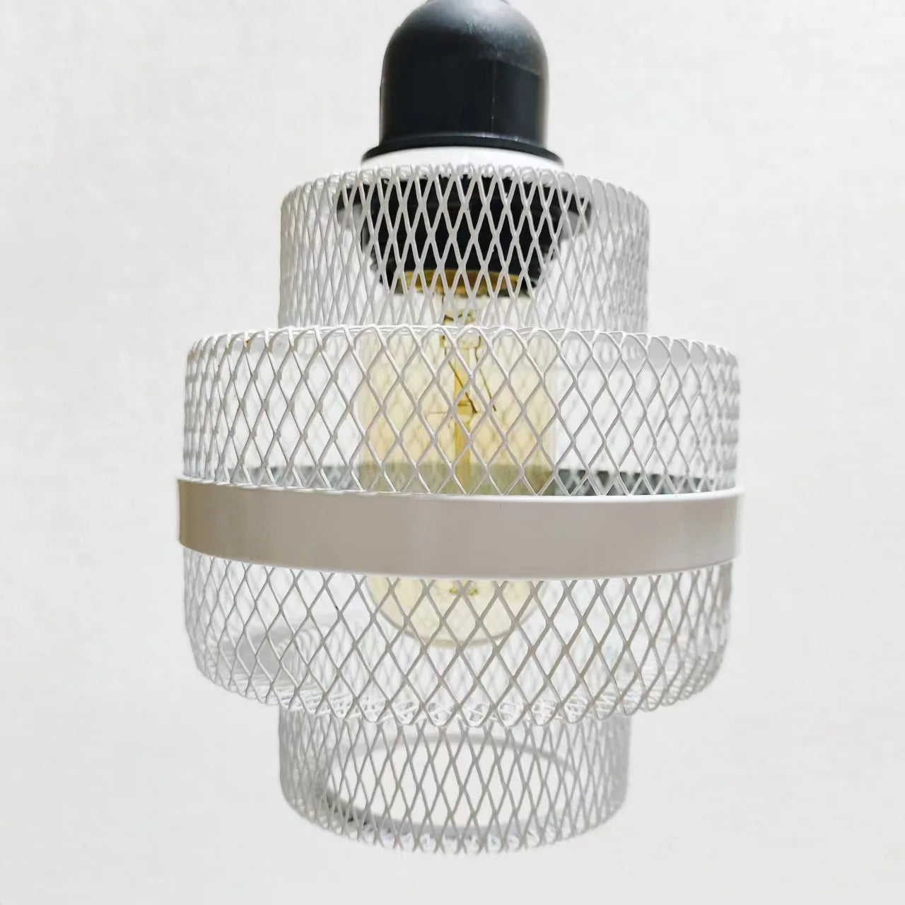 Eleganter Lampschirm im minimalistischen Design mit DiamantMesh-Muster