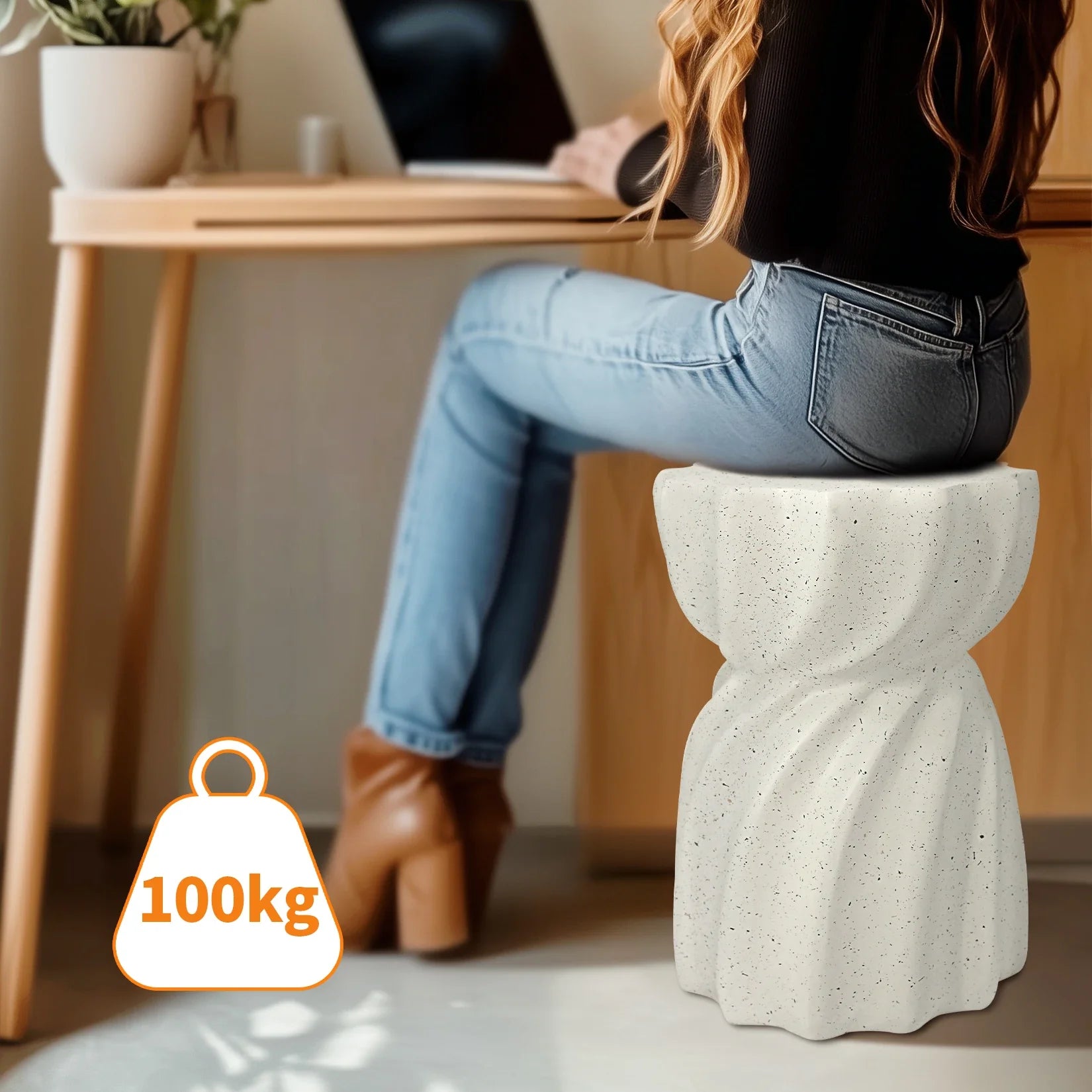 Lunethra - Moderne leichte Betonbeistelltisch mit stilvollem Sanduhrlook für drinnen und draußen