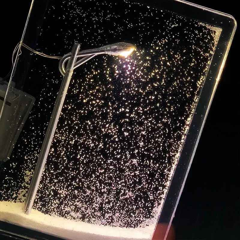 WinterGlow – Magische LED-Gartenlampe mit Schneeeffekt für die perfekte Winterstimmung