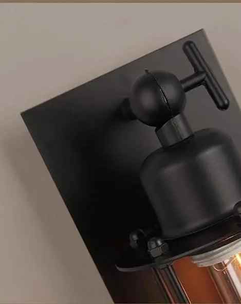 Schwarze Vintage Wandleuchte mit LED-Beleuchtung