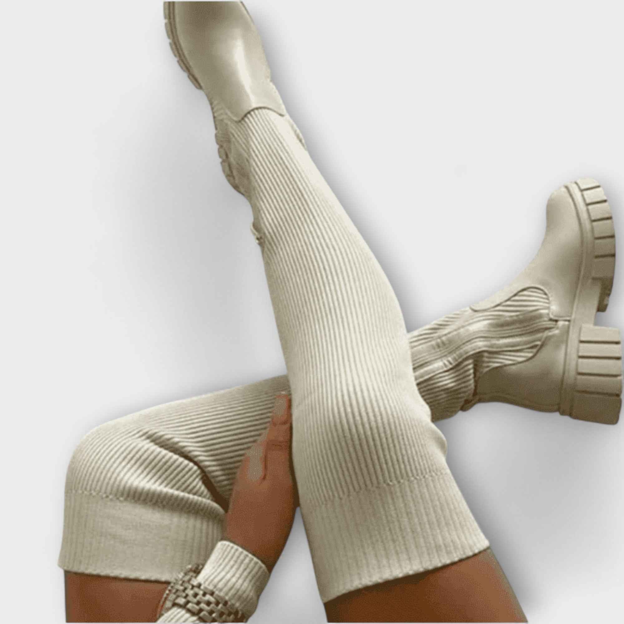 Stilvolle Overknee-Stiefel mit Robustem Absatz für einen Trendigen Look