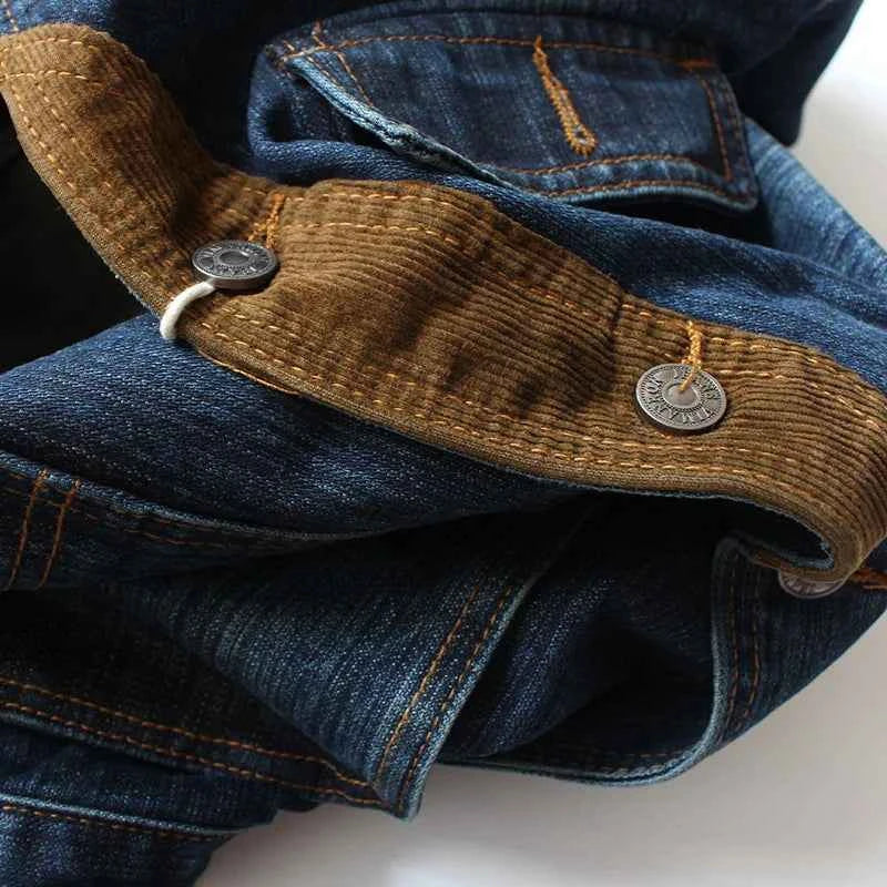 Latzjeansjacke im landlichen Stil für einen lässigen und trendigen Look