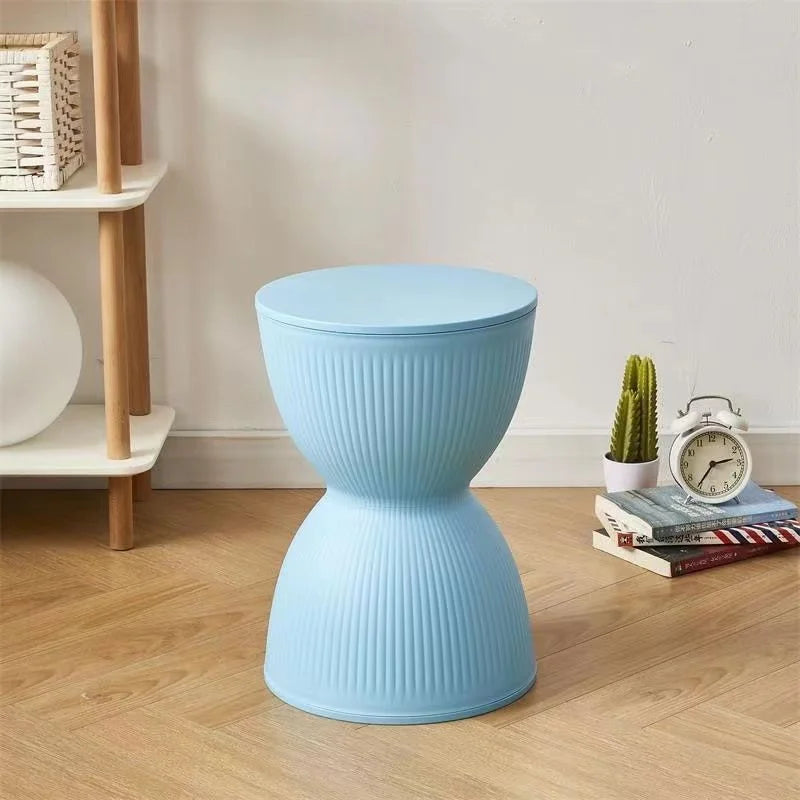 Valanira - Skandinavischer Kunststoff-Nachtisch mit elegantem Sanduhrdesign