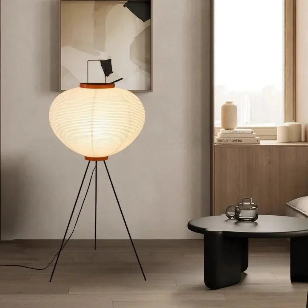 Calynthea Japanische Wabi-Sabi Stehlampe mit Reispapier für einen eleganten und stimmungsvollen Einrichtungsstil