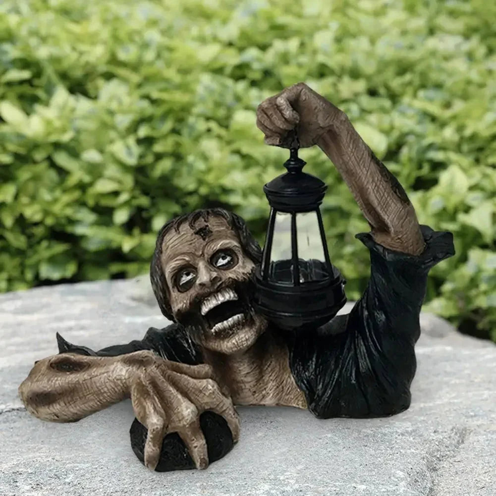 Zombie-Gartenfigur mit Laterne - Harz Halloween-Deko