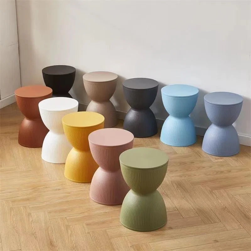 Valanira - Skandinavischer Kunststoff-Nachtisch mit elegantem Sanduhrdesign