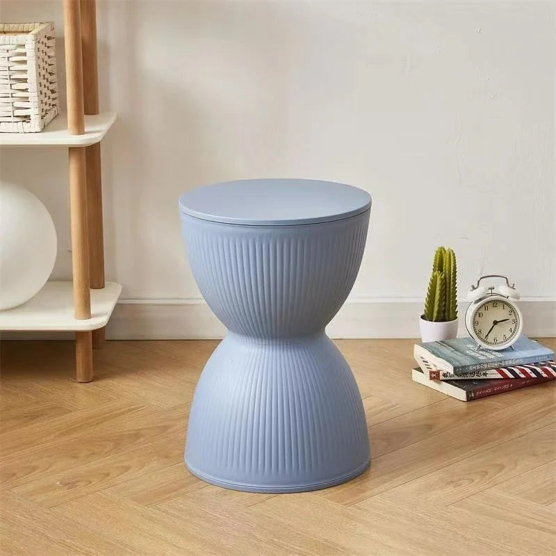 Valanira - Skandinavischer Kunststoff-Nachtisch mit elegantem Sanduhrdesign