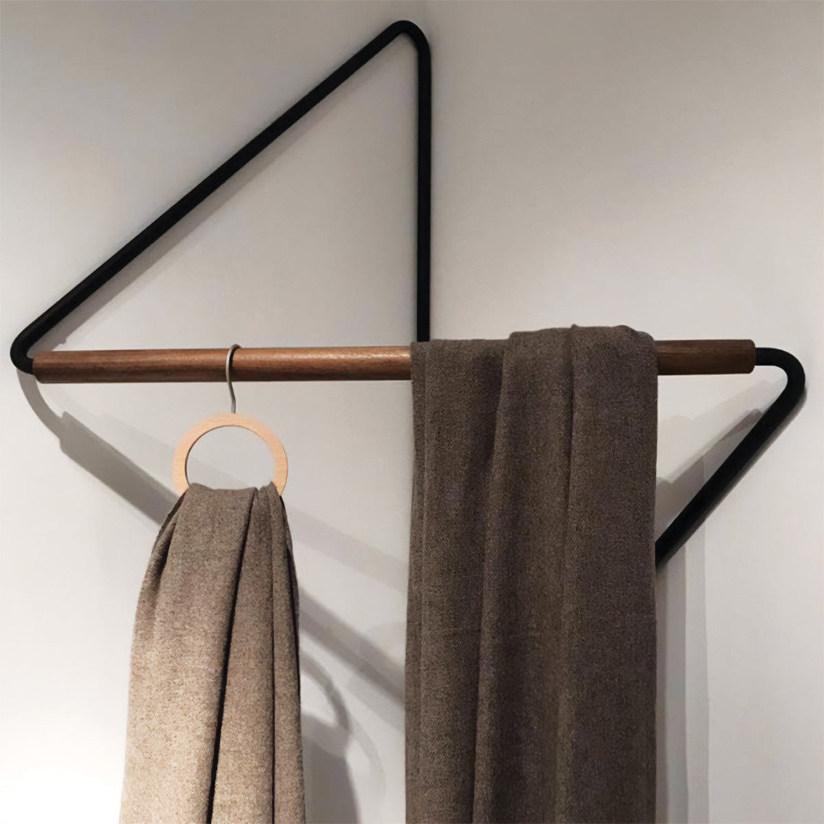 Elegante Wandgarderobe für stylische und funktionale Inneneinrichtung